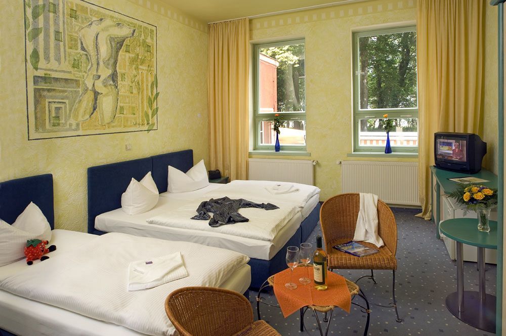 Hotel Ostseestern Kuehlungsborn Exterior photo